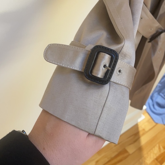 Burberry Classic Lo Trench Coat - Picture 8 of 15